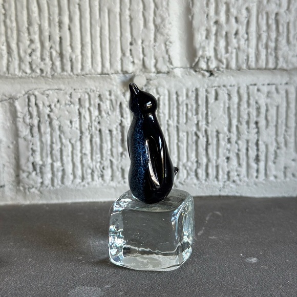 Ron Hinkle dying art glassworks penguin on ice. 3” H. Handmade West Virginia - Picture 5 of 9